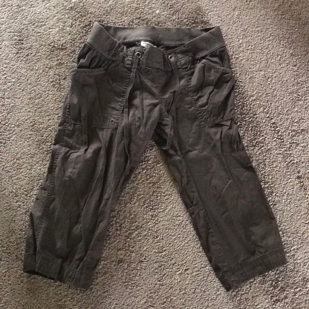 Maternity capris
